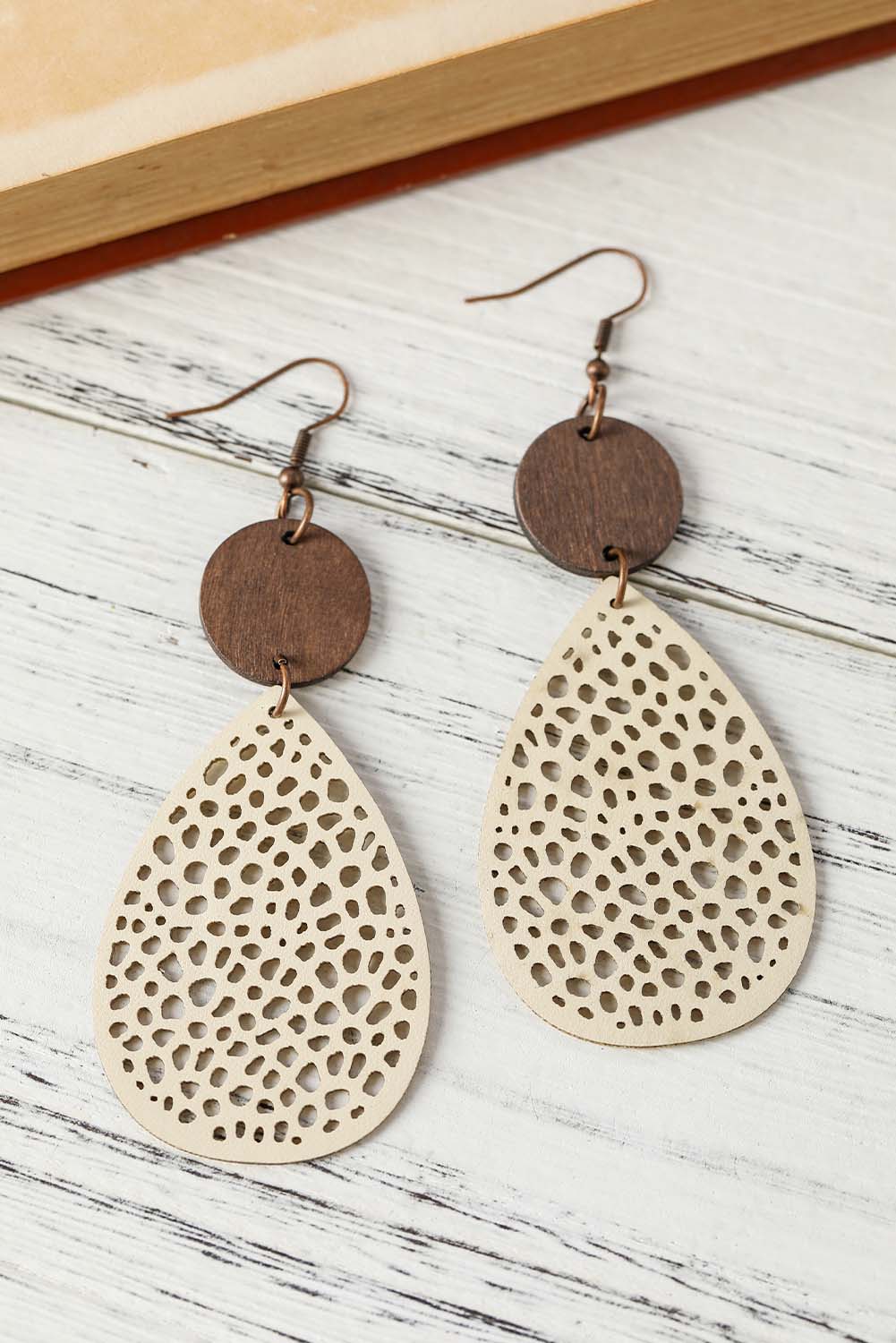 Cut-Out Water Drop Hook Earrings - Threaded Pear