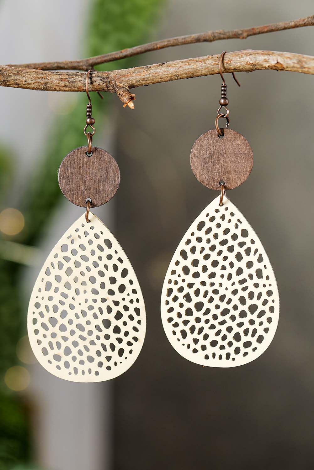 Cut-Out Water Drop Hook Earrings - Threaded Pear
