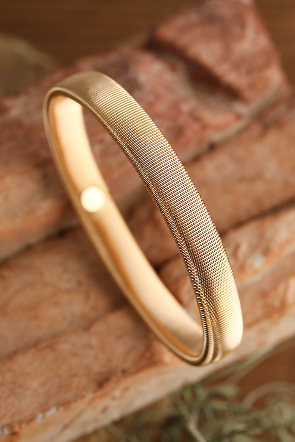 Stretchy Metal Wide Bangle - Threaded Pear