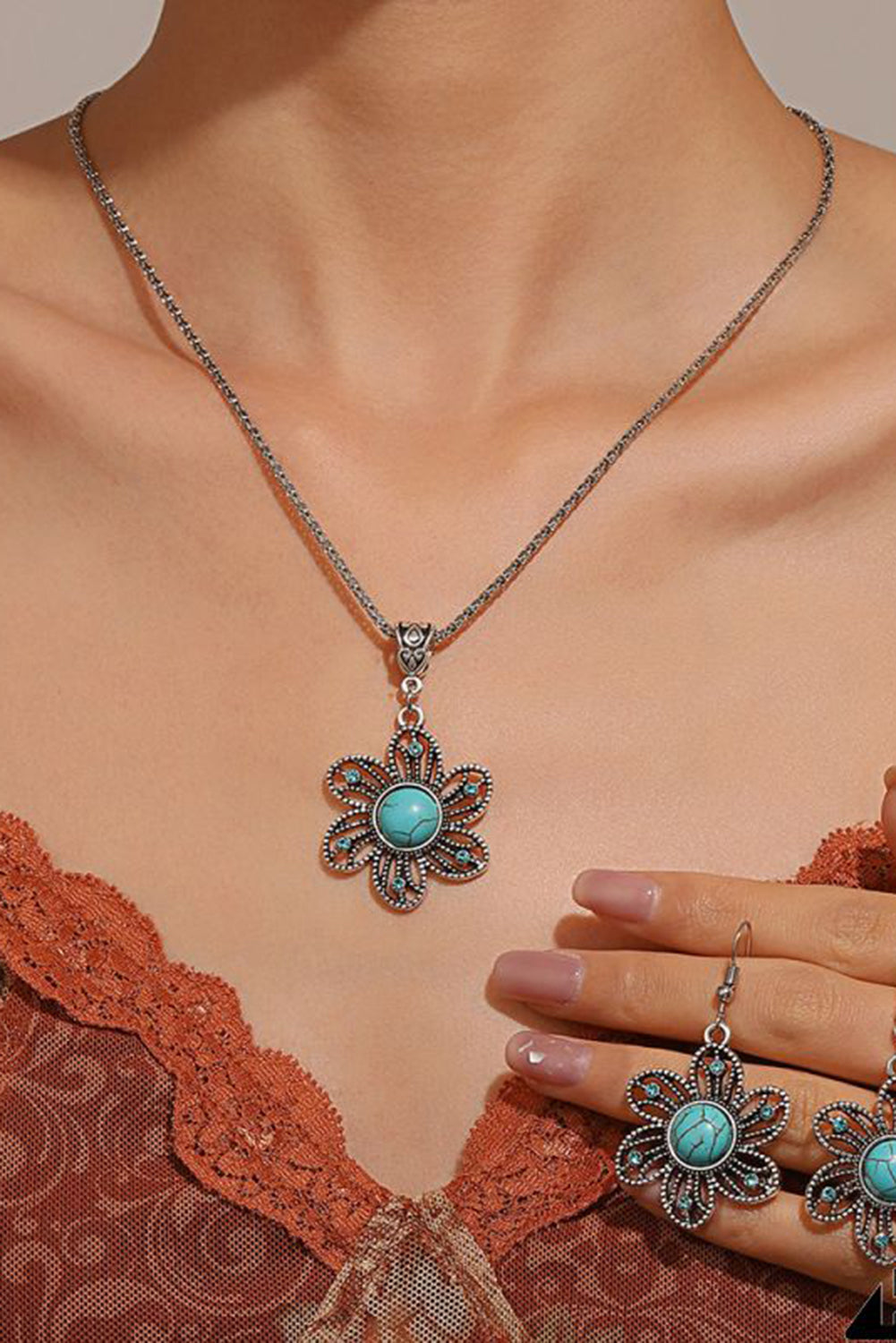 Turquoise Decor Flower Pendant Alloy Necklace - Threaded Pear