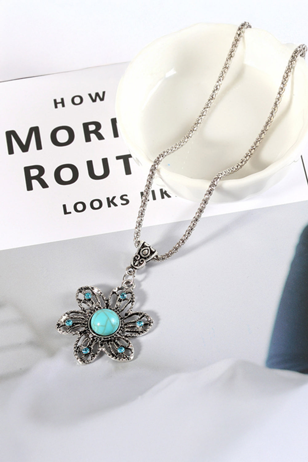 Turquoise Decor Flower Pendant Alloy Necklace - Threaded Pear