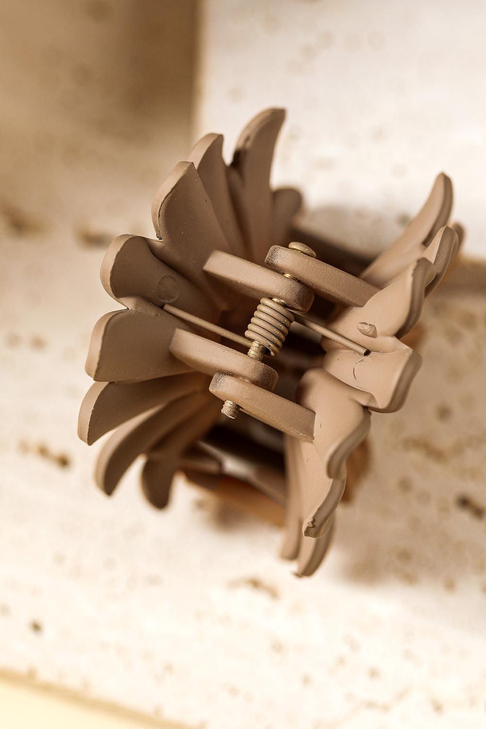 Small Boho Daisy Flower Hair Claw Clip - Threaded Pear