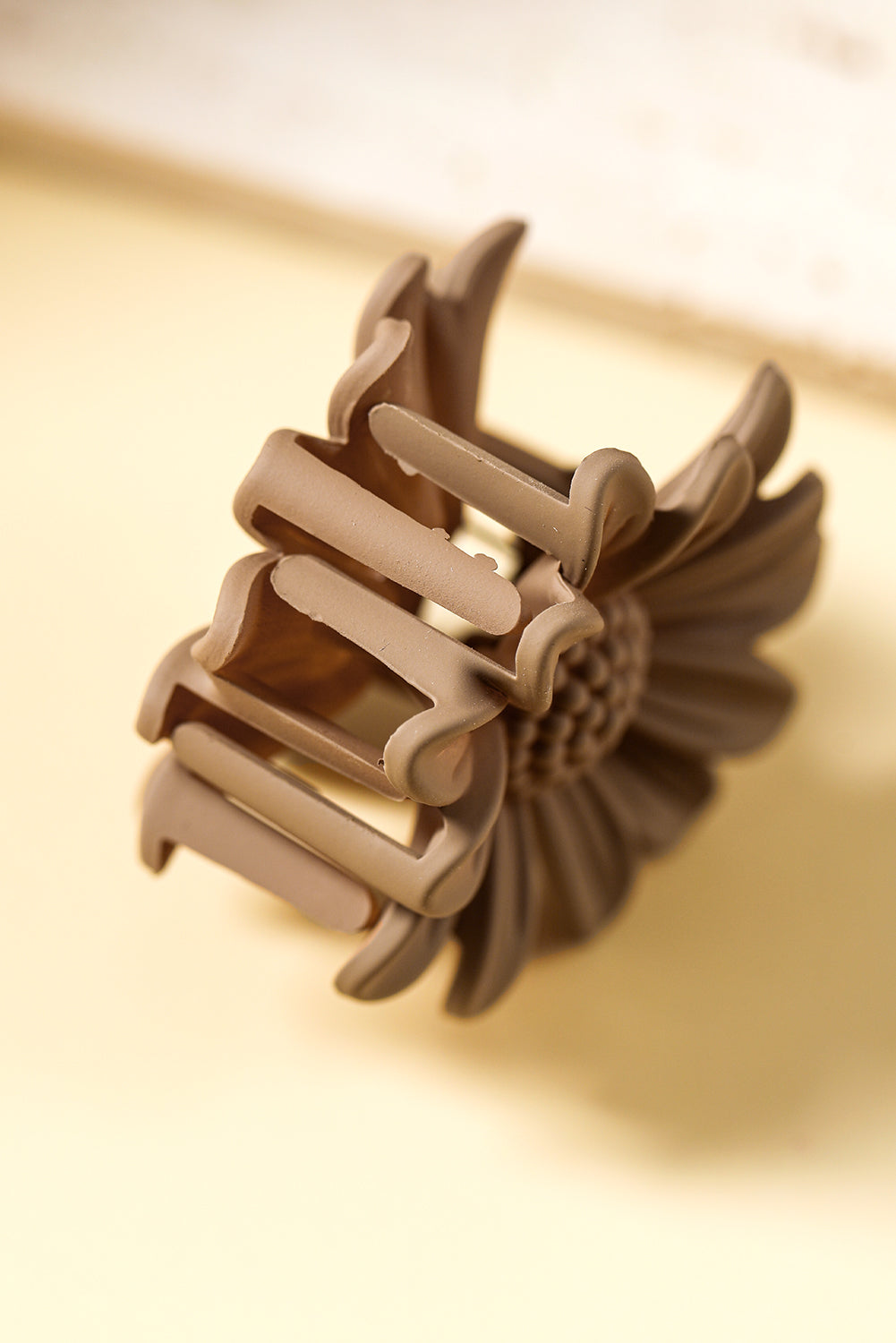 Small Boho Daisy Flower Hair Claw Clip - Threaded Pear