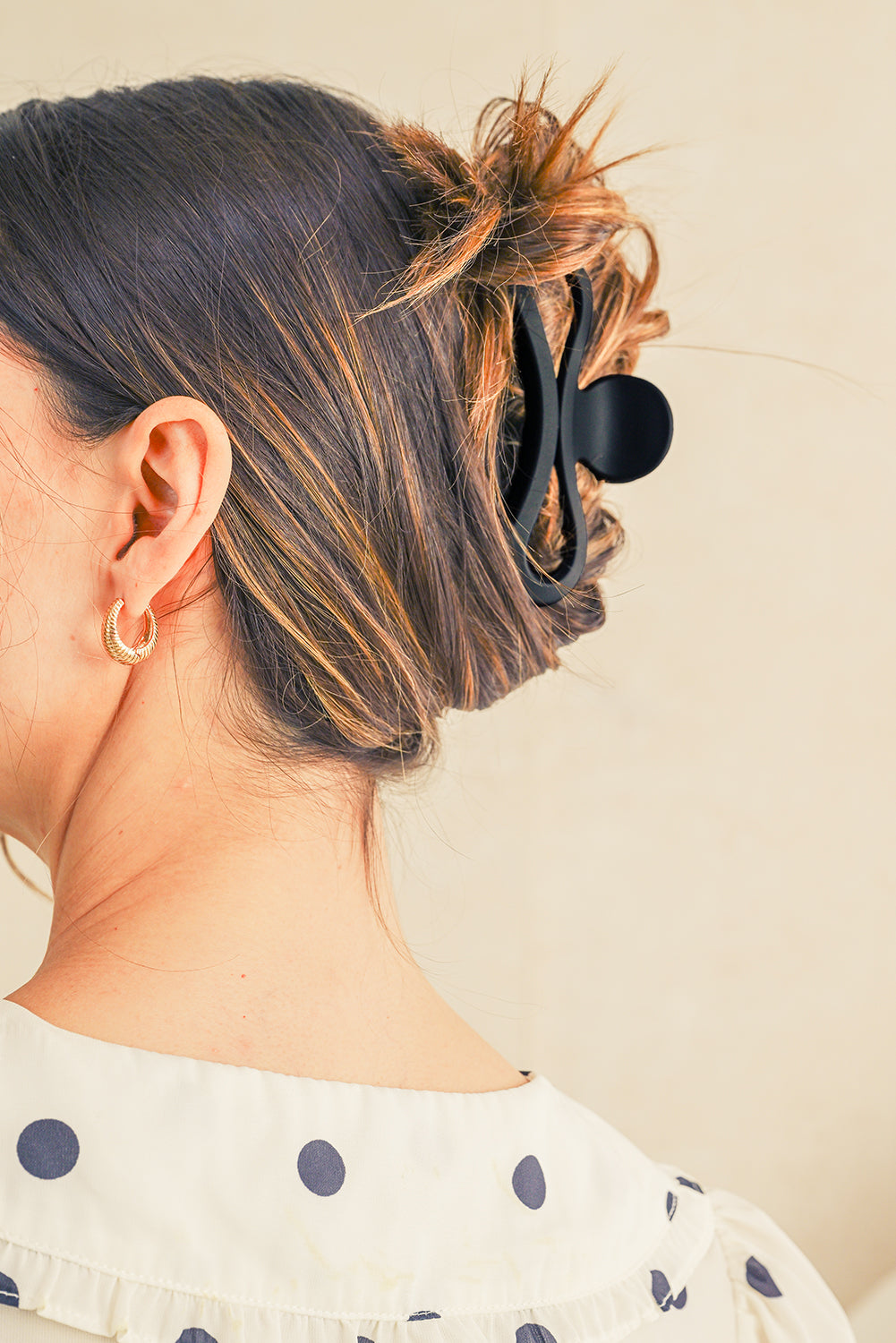 Black Wave Shape Matte Hair Claw Clip - Threaded Pear